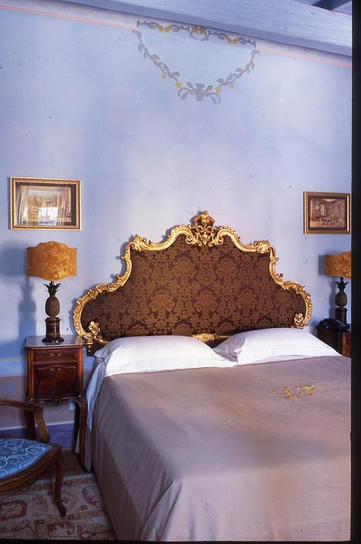 Locanda Pietrasantese B&B Pietrasanta Habitación foto